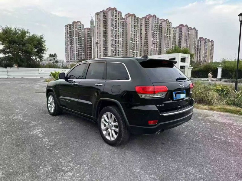 南宁18年Jeep大切诺基8