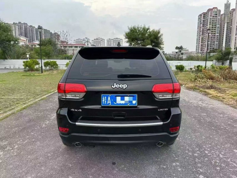 南宁18年Jeep大切诺基9