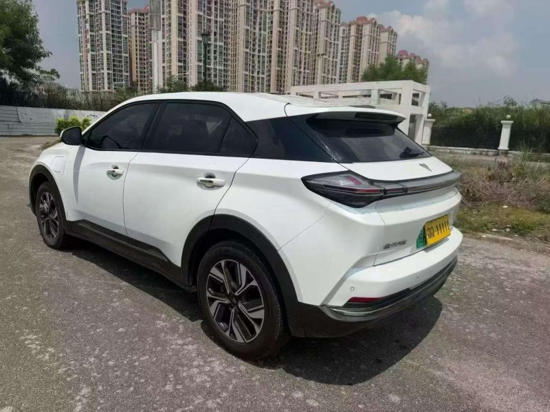 南宁23年哪吒U8