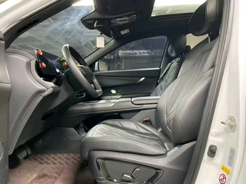 成都25年長安汽車CS753