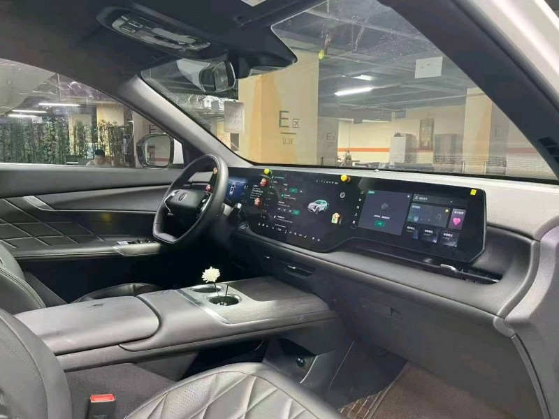 成都25年長安汽車CS756
