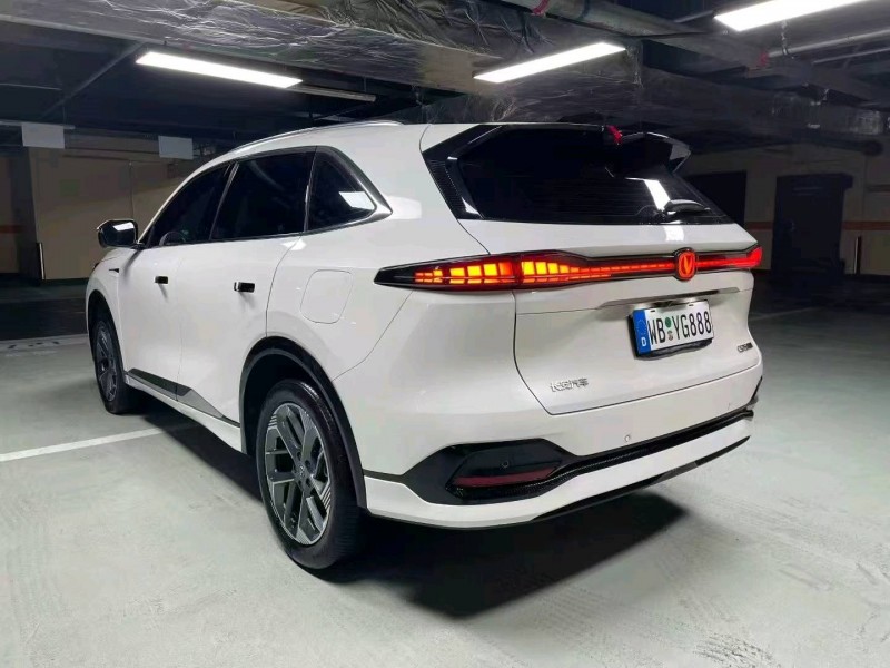 成都25年長安汽車CS758