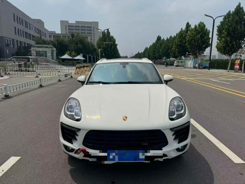 聊城15年保时捷Macan1