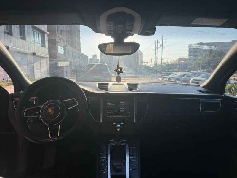 济宁16年保时捷Macan5