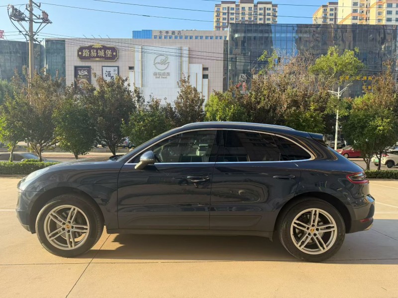 济宁16年保时捷Macan7