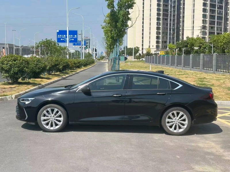 襄阳24年别克君威8