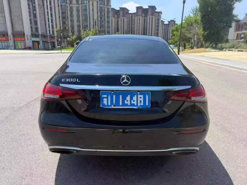 南京18年奔驰E8