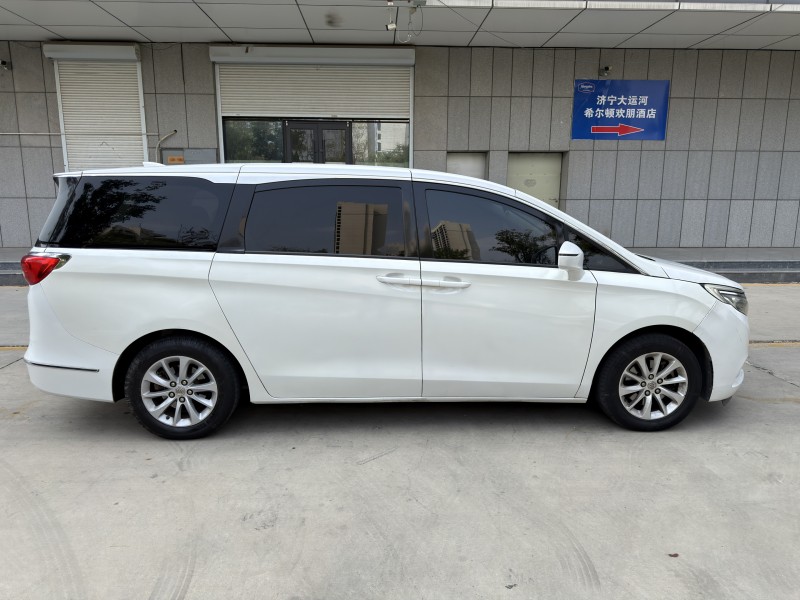 济宁17年别克GL84