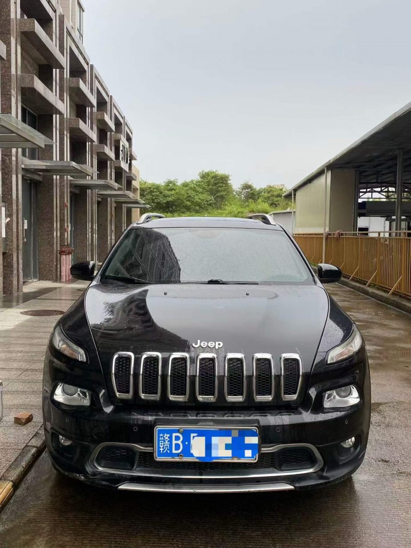 深圳16年Jeep自由光1