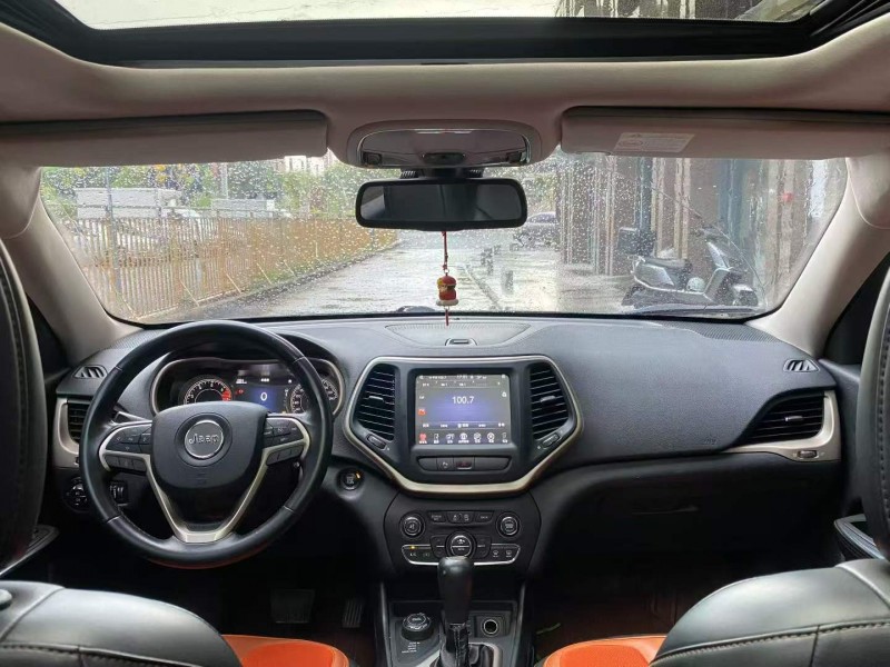 深圳16年Jeep自由光6