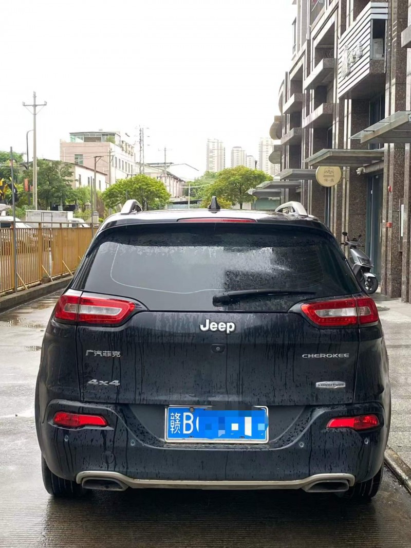 深圳16年Jeep自由光8