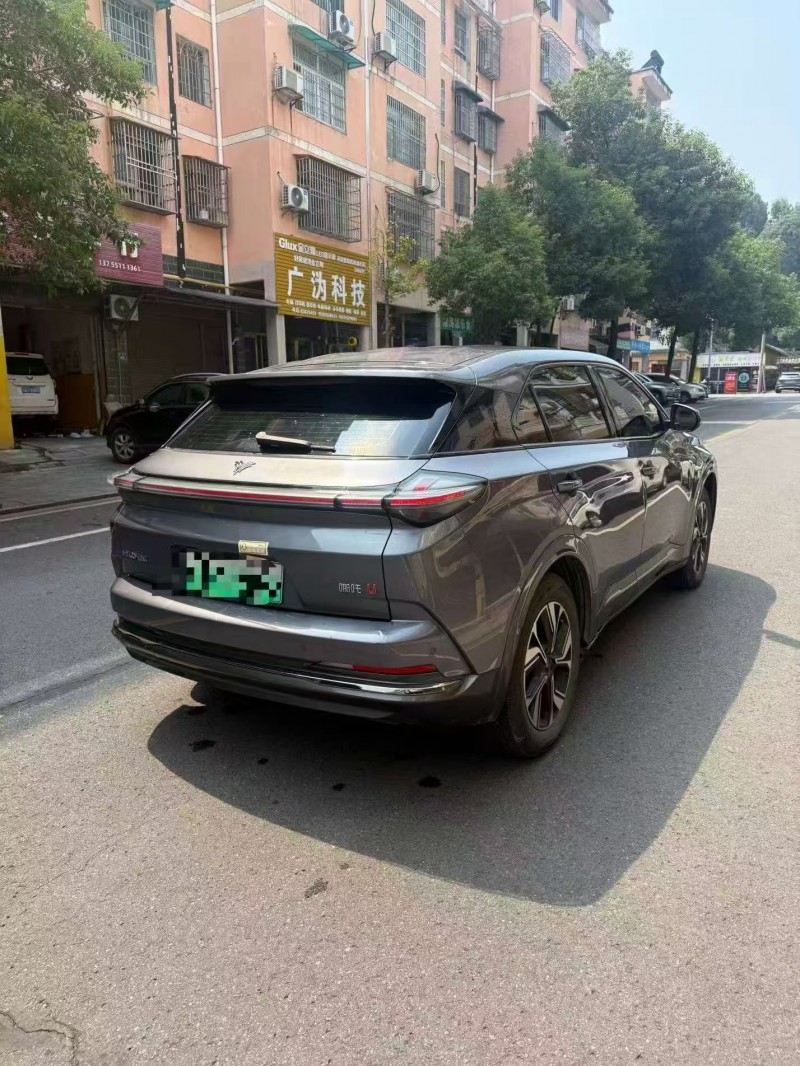 邵阳23年哪吒U9