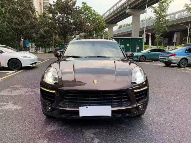 岳阳15年保时捷Macan1