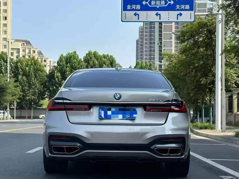新乡18年宝马7系8
