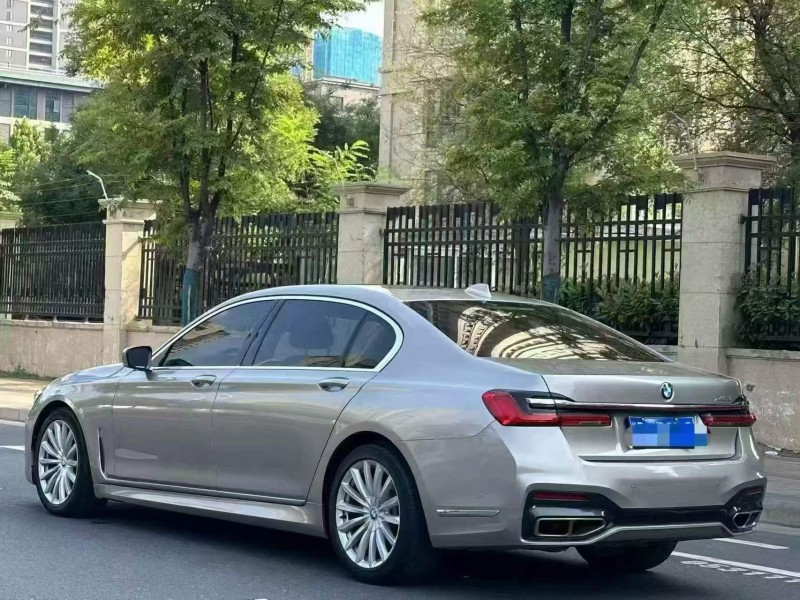 新乡18年宝马7系9