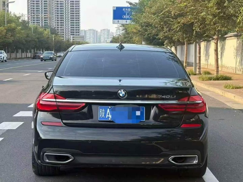 新乡18年宝马7系8