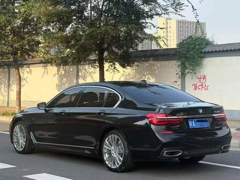 新乡18年宝马7系9