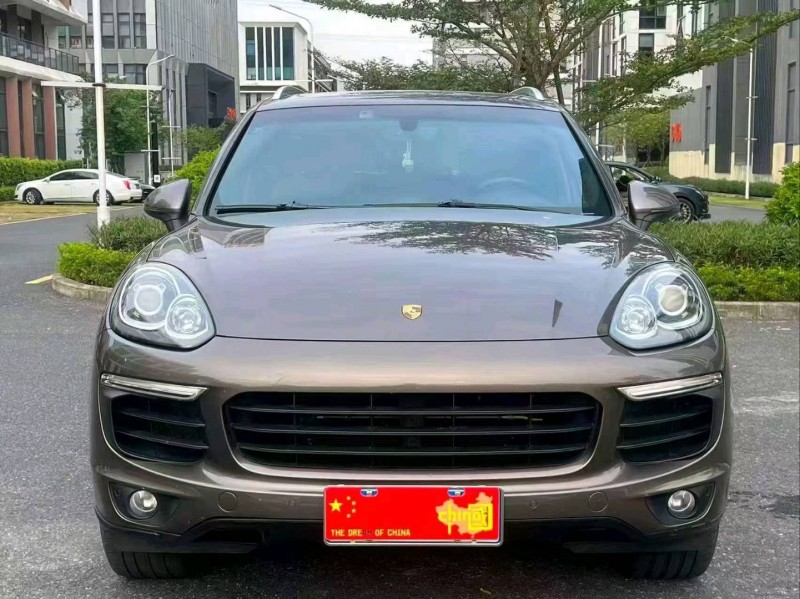 广州16年保时捷卡宴1