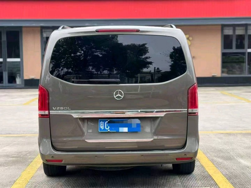 广州18年奔驰V7