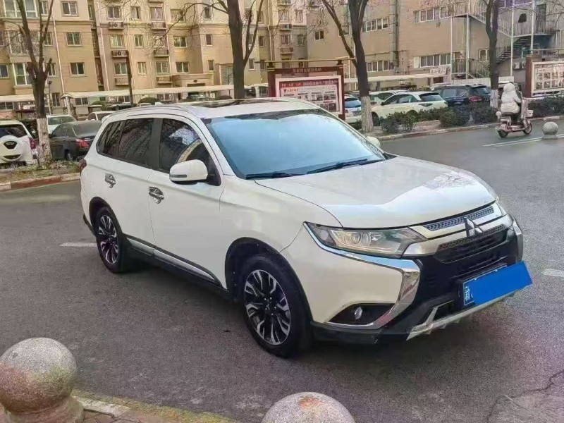 安阳19年三菱欧蓝德2