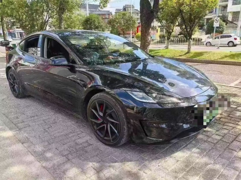 济宁25年特斯拉MODEL 32