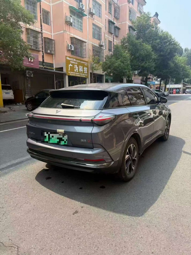 邵阳23年哪吒U7