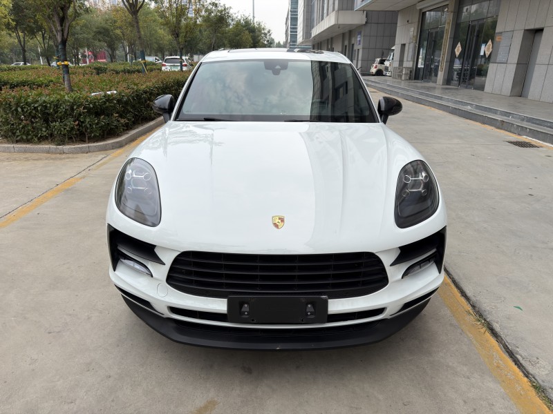 济宁19年保时捷Macan1