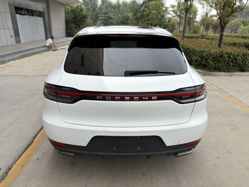 济宁19年保时捷Macan9