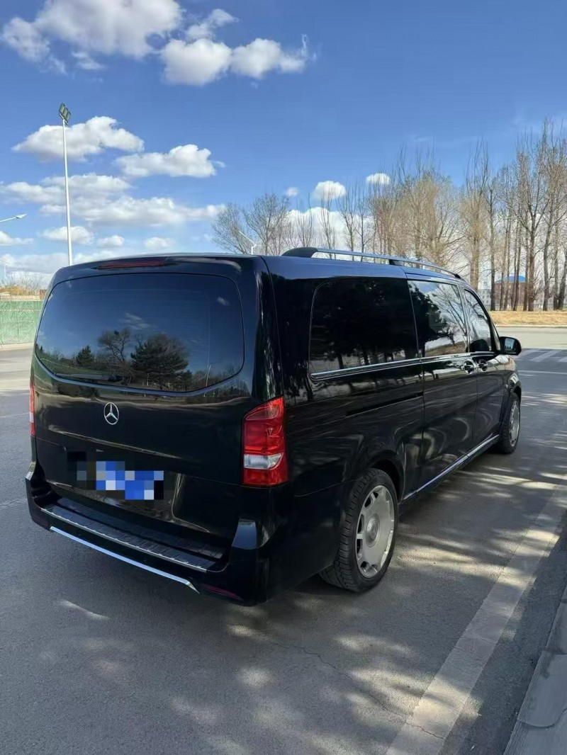 呼和浩特19年奔驰V8