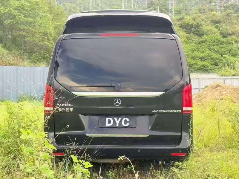 广元20年奔驰V8