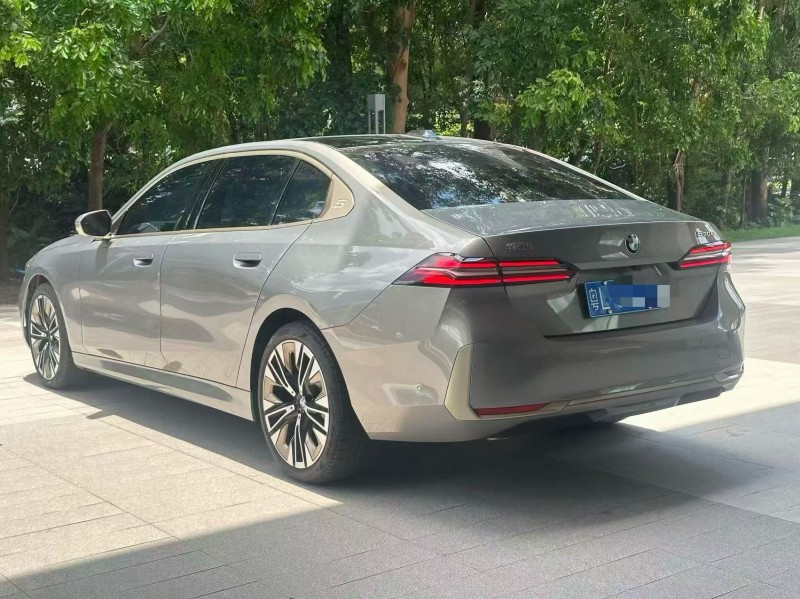 深圳25年宝马5系8
