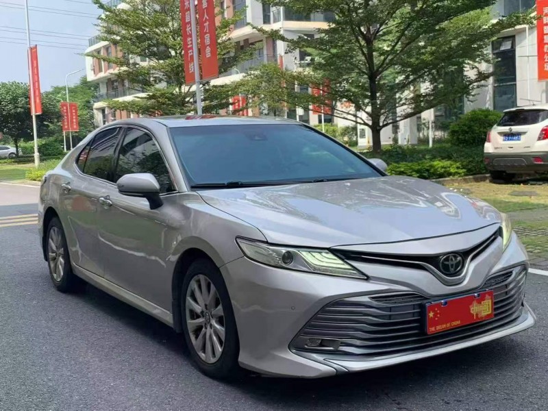 广州18年丰田凯美瑞2