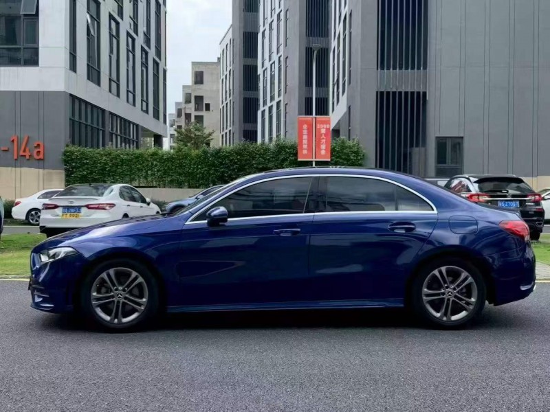 广州21年奔驰A4