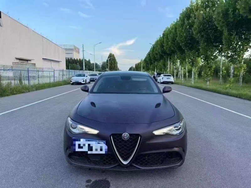 菏泽21年阿尔法·罗密欧Giulia1