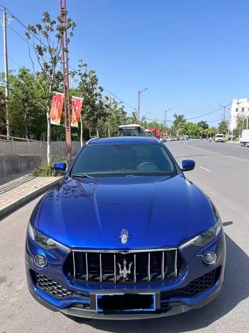 济宁18年玛莎拉蒂Levante1