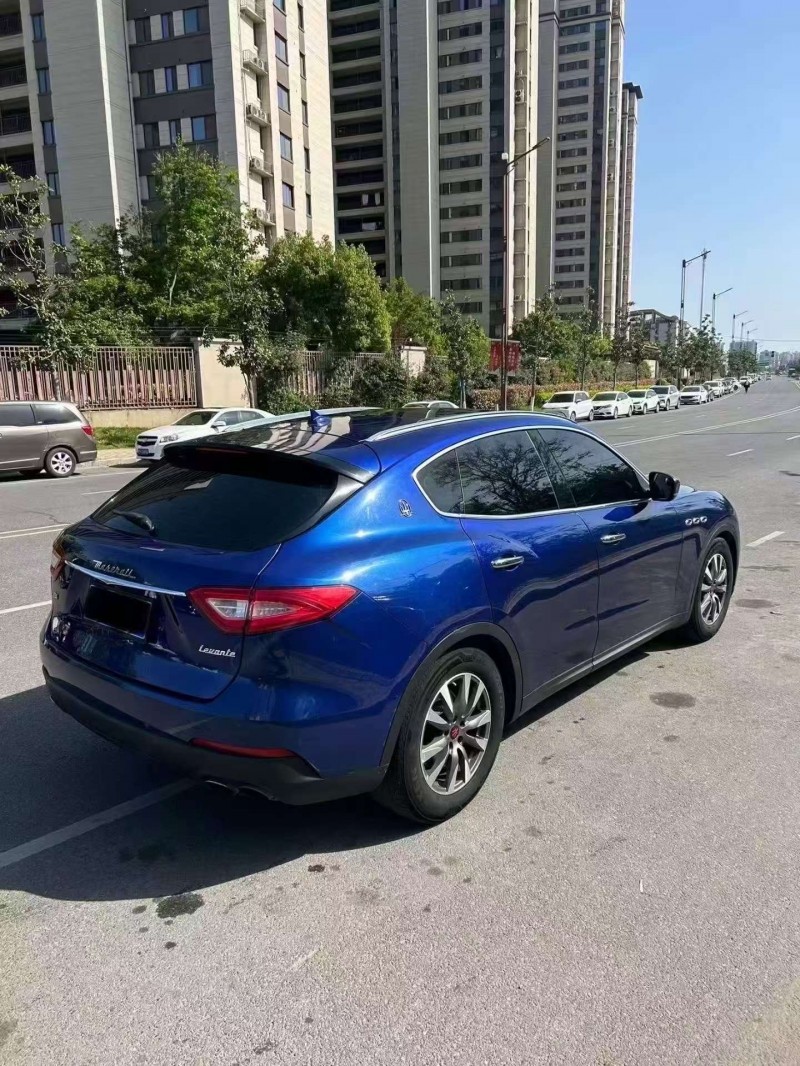 济宁18年玛莎拉蒂Levante7