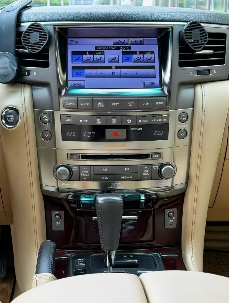 广州10年雷克萨斯LX7