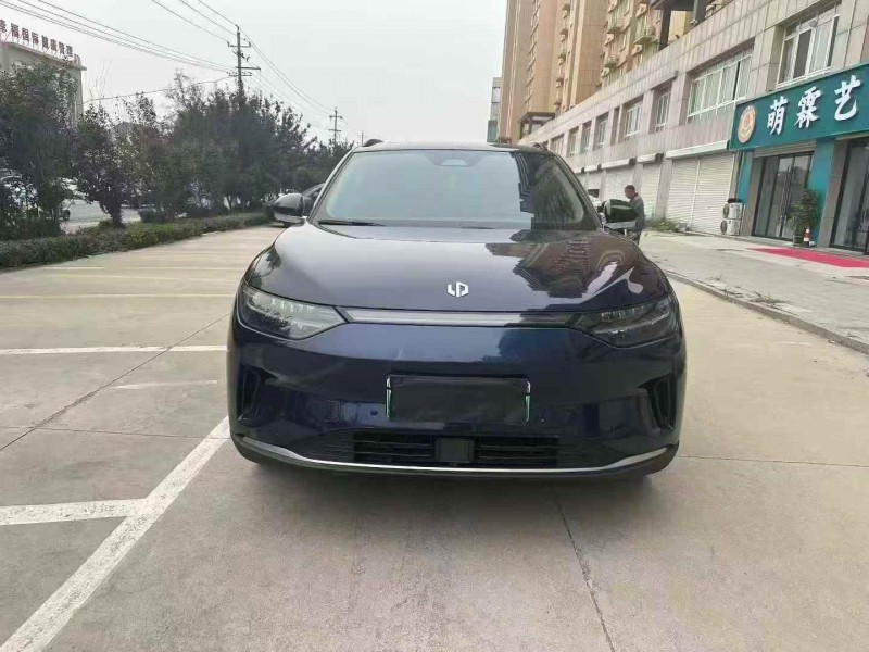 济宁21年零跑汽车C111