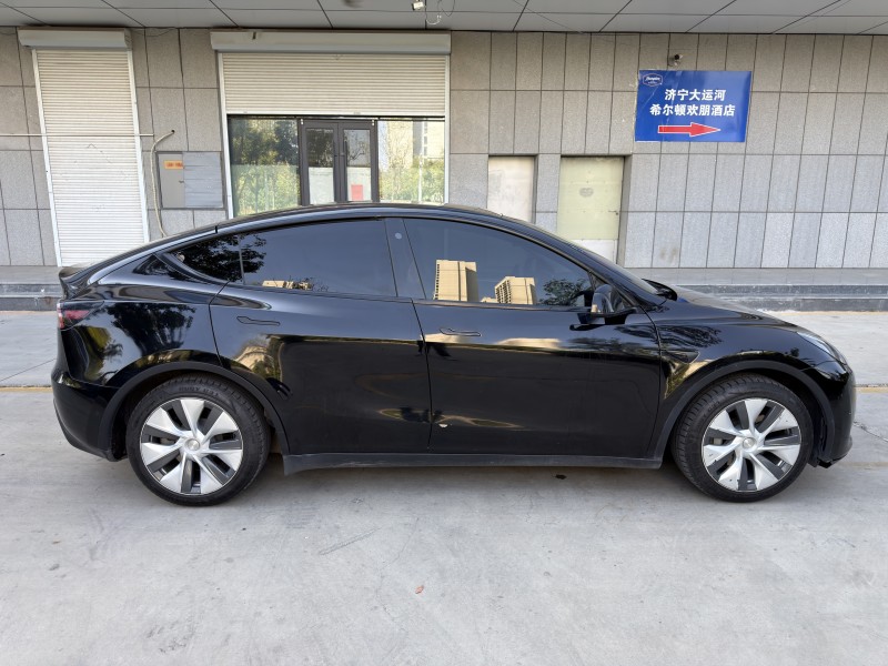 济宁22年特斯拉MODEL Y4