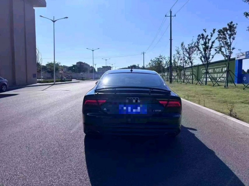 济宁16年奥迪A7L9