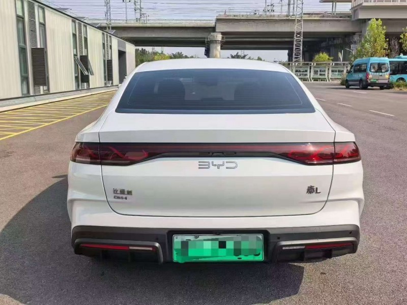 天津25年比亚迪秦8