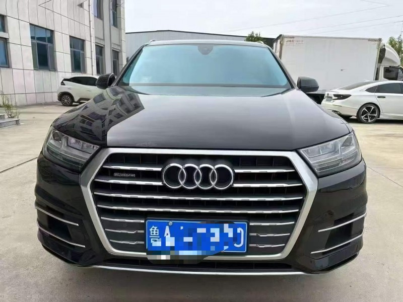 济宁19年奥迪Q71