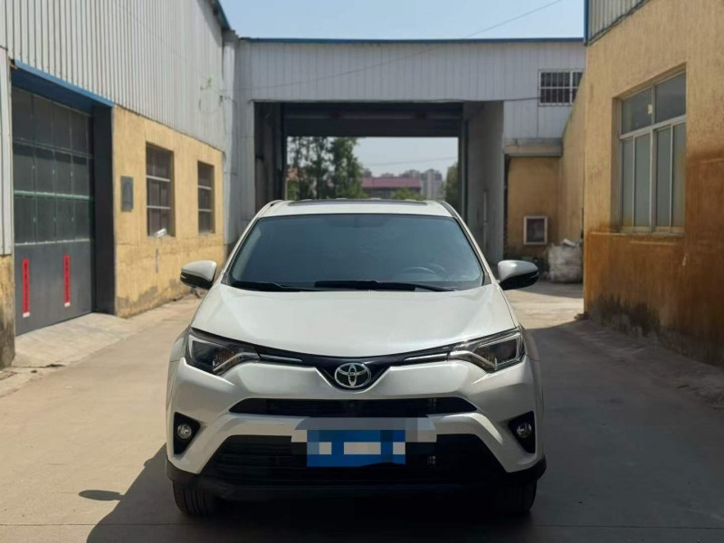 青岛18年丰田RAV4荣放1