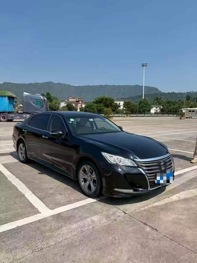 遵义17年丰田皇冠2