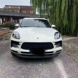 绍兴21年保时捷Macan