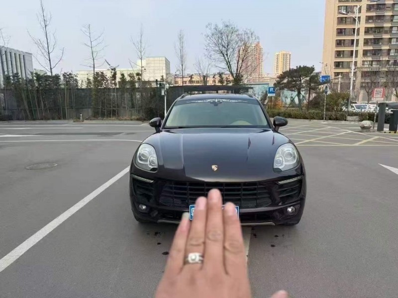 枣庄16年保时捷Macan1