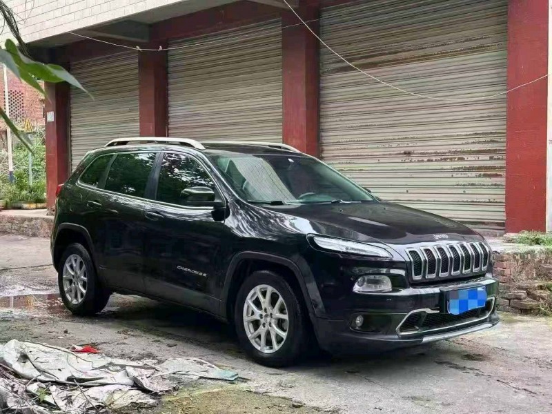 重庆19年Jeep自由光2