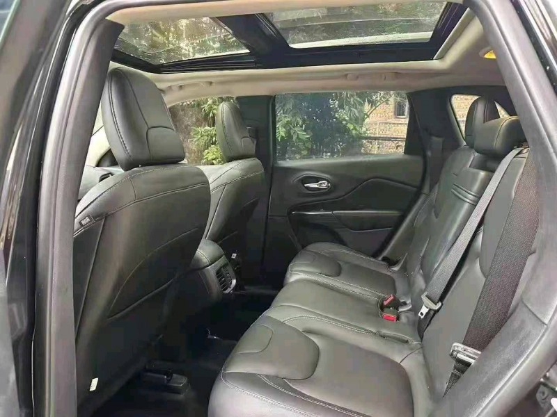 重庆19年Jeep自由光4