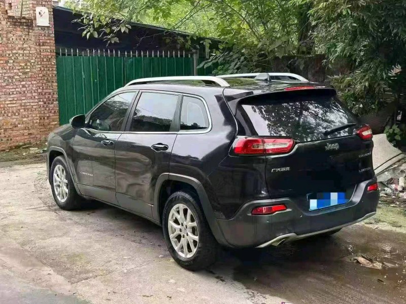 重庆19年Jeep自由光5