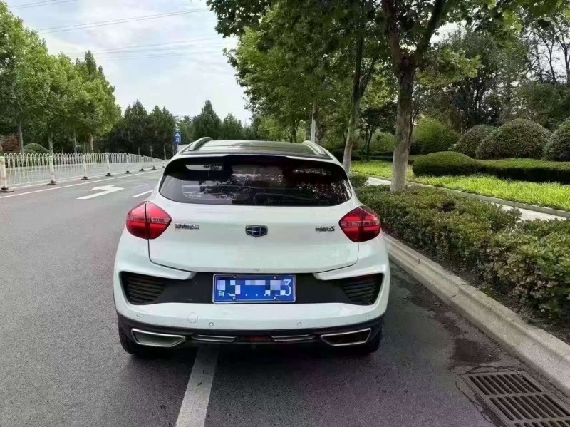 东营19年吉利帝豪8